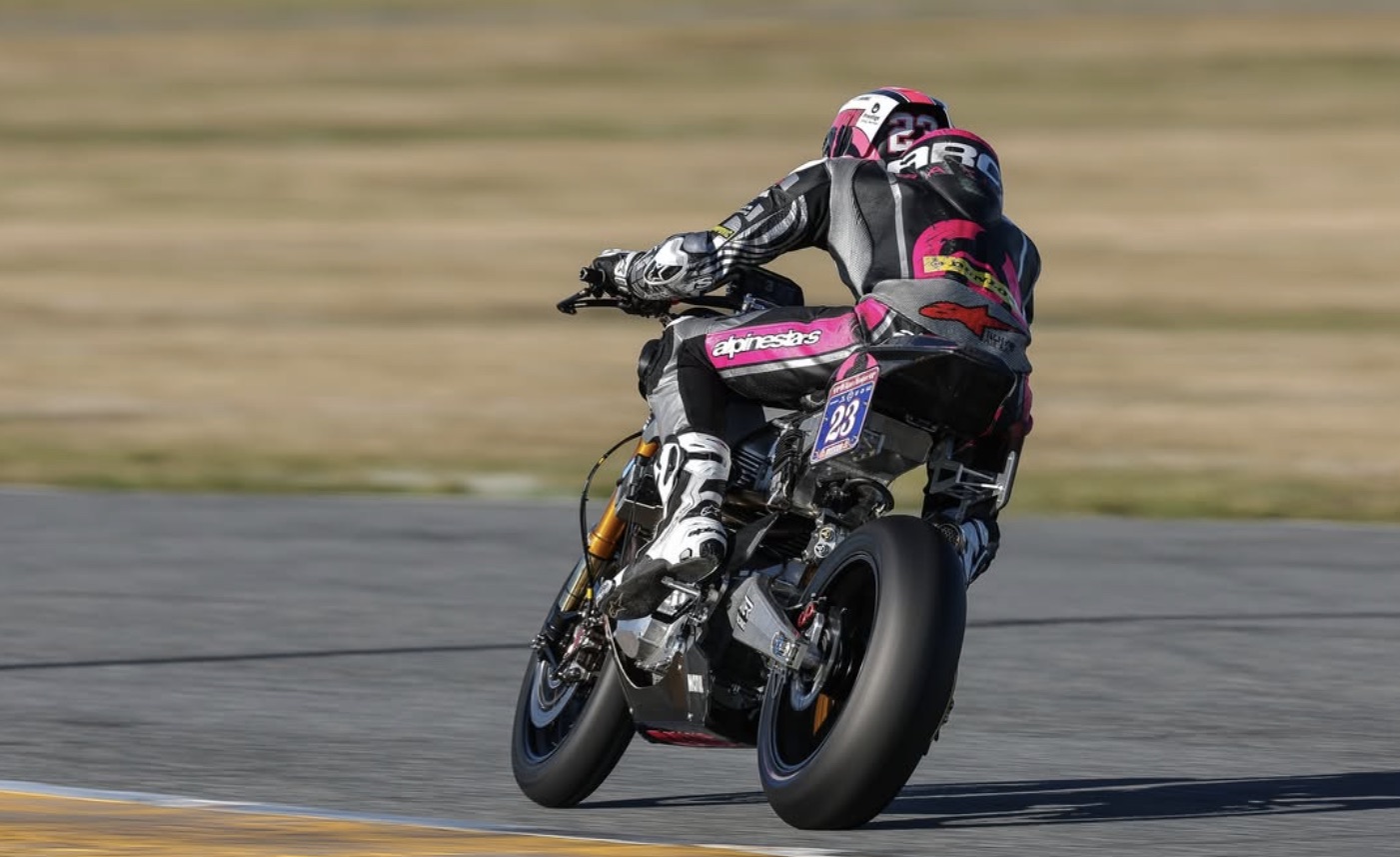 Keanu Reeves Arch Racing Keanu Reeves’ Arch Motorcycle waagt zich aan racen met Isle of Man TT ...