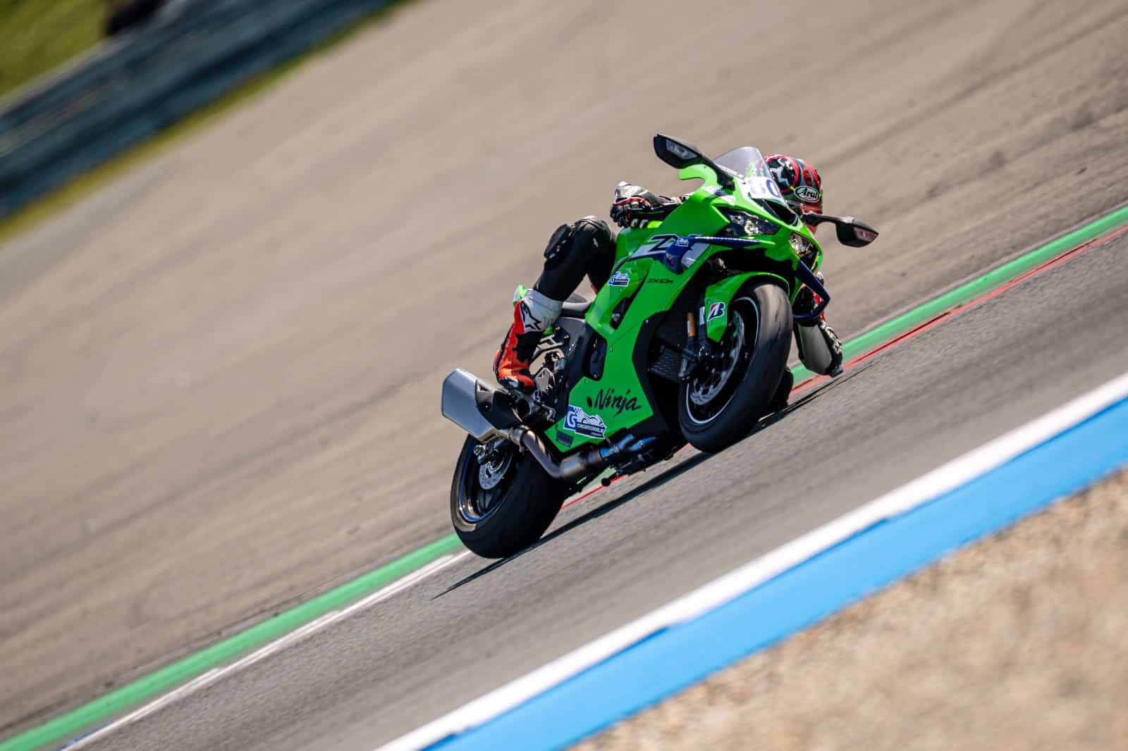 Eerste test 2026 Kawasaki Ninja ZX-10R: minder is meer! - MotoMedia